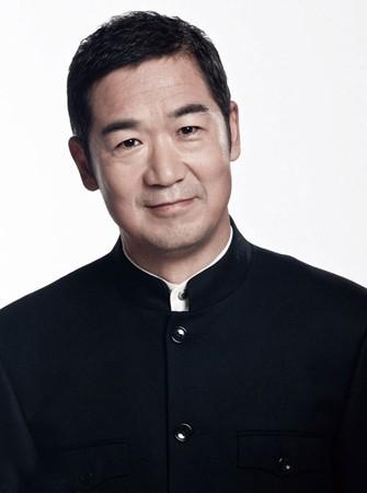 张国立的婚姻史，张国立与罗秀春离婚34年