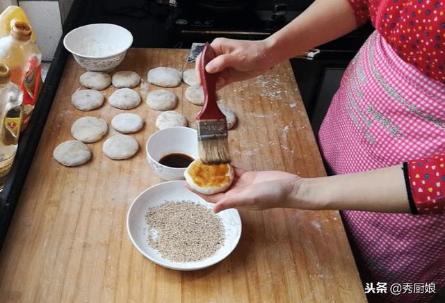 老北京麻酱烧饼，老北京麻酱烧饼配方和做法（老北京正宗的麻酱烧饼）