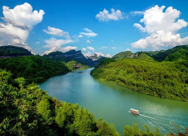 丹霞山海拔多少米，丹霞山重要景点有哪些（广东韶关丹霞山进入观云海最佳时期）