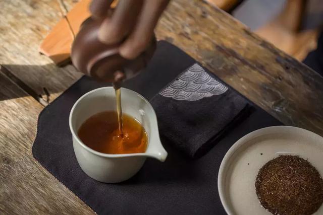 与其赶着人挤人，与亲朋好友奔赴一场叹茶之约