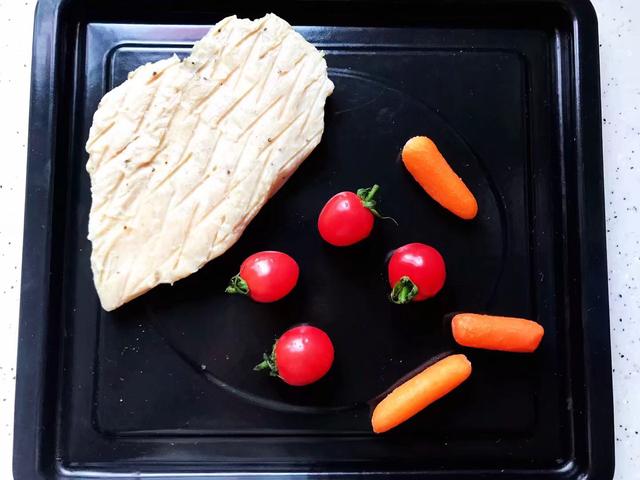 鸡胸肉蔬菜沙拉，蔬菜沙拉鸡胸肉怎么做（#夏日开胃餐#鸡胸肉蔬菜沙拉）