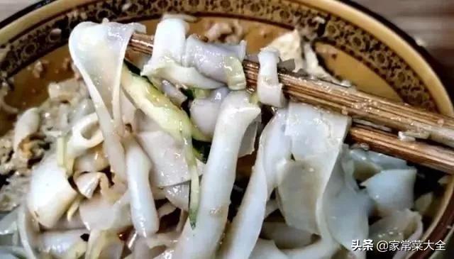 做凉皮最好的方法和技巧，凉皮最简单的做法