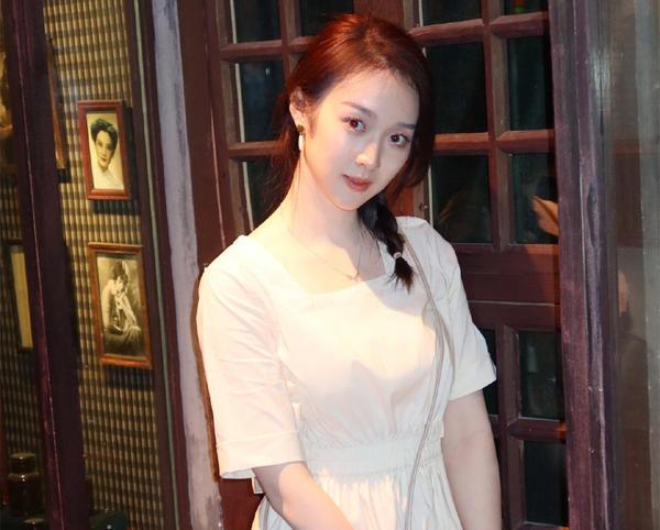 心动的信号3 女嘉宾服装，杨超越《心动的信号3》造型出炉