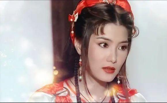 曾是炙手可熱的武打女星，如今52歲細腰，長腿依舊，令人羨慕 街拍正妹 第6张