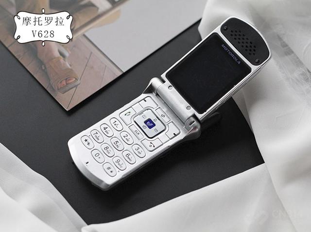 摩托罗拉旋转手机，摩托罗拉v 3翻盖手机（摩托罗拉V系列老机型盘点）