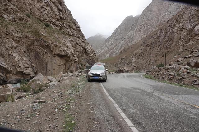 自由之旅挺进川藏线，男子偶遇独腿骑士勇闯318川藏线