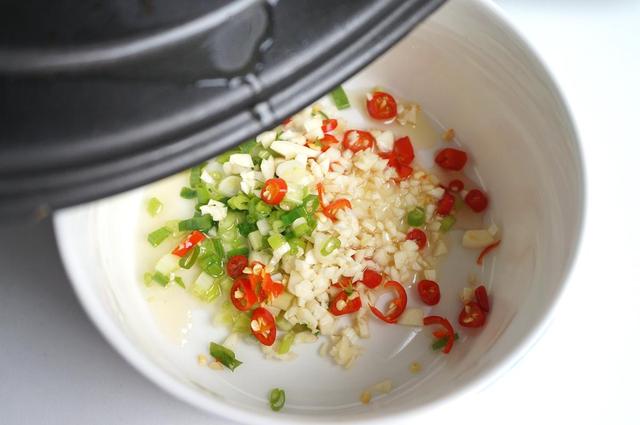 方便面的各种吃法，方便面各种吃法大全（看00后吃泡面，难怪不长肉了）