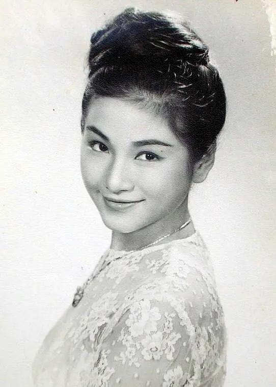 郑佩佩的丈夫和儿女，76岁郑佩佩荣升婆婆