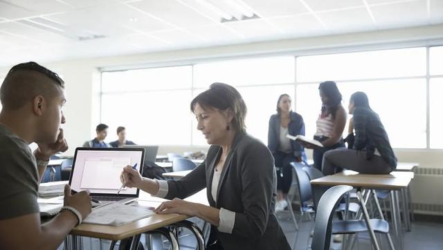 问卷数据怎么分析，怎么做探索性因子分析问卷调查（7个步骤教你如何设计定量问卷调查）