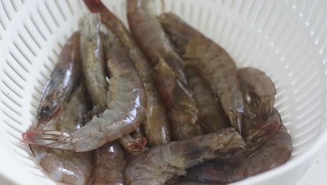 爆炒基围虾的正宗做法，葱爆基围虾记住这几点