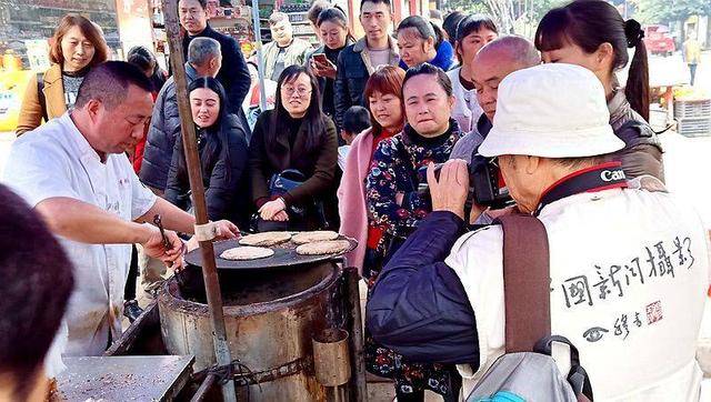 南充李家瘸子锅盔，南充有个李家瘸锅盔