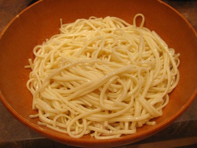 鸡丝凉面的做法，正宗鸡丝凉面的做法（用家常的调料就能做）