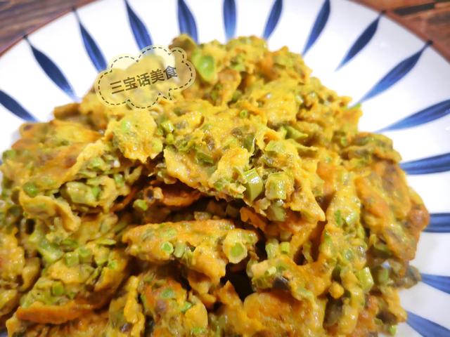 香椿芽如何炒鸡蛋好吃，先焯水还是直接炒