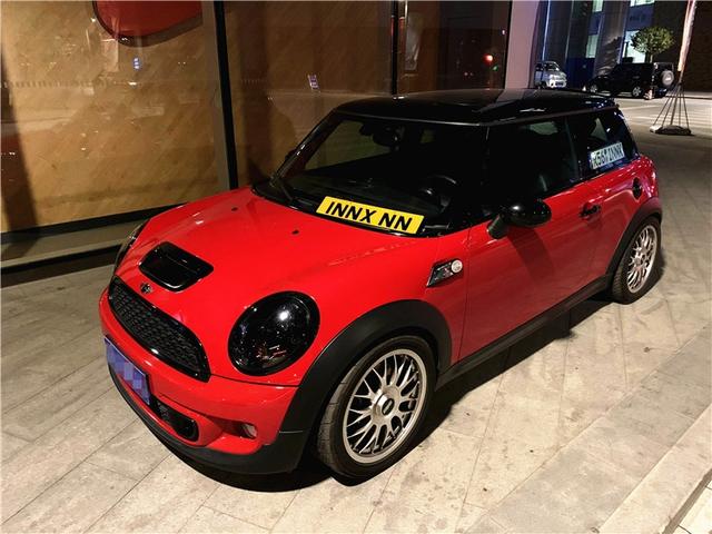 自从玩了MINI Cooper S，身边的小姐姐就越来越多了！