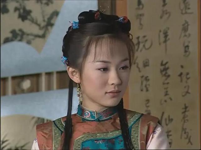 38岁杨蓉终于高调一回，穿红T配红纱裙娇艳妩媚