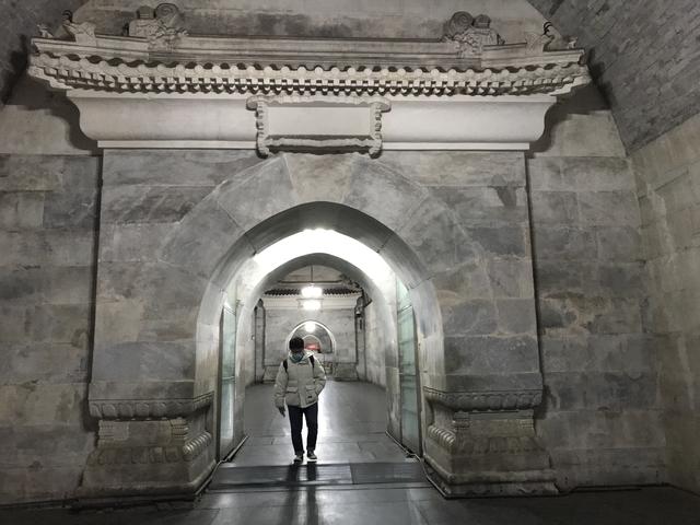 明十三陵在哪里，北京明十三陵指的是哪两座陵墓（明十三陵在哪里）