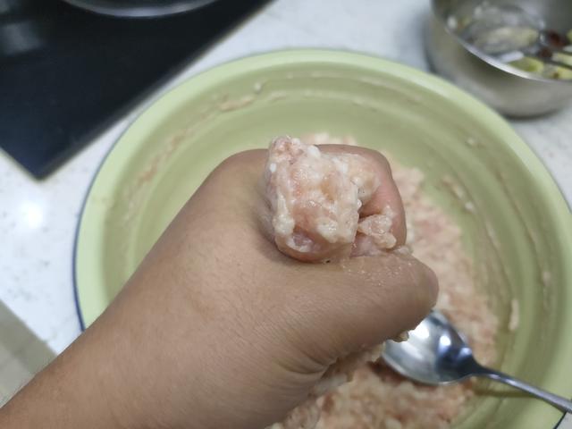 猪肉丸子怎么炸，炸肉丸子怎么炸的又软又香