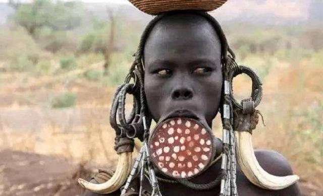 唇盘族人生活，非洲最变态唇盘族