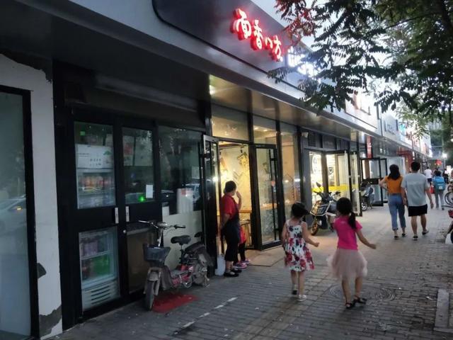 店铺转让费应该收多少，160平米店铺转让费9万