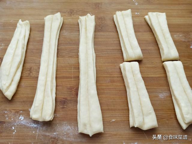 家中最简单炸油条方法，怎样炸油条又脆又酥又好吃简单