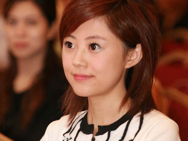 凤凰卫视杨娟与杨舒，凤凰卫视美女主播杨舒