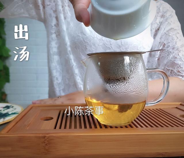 白茶喝起来的口感和特点，为什么不同时间喝