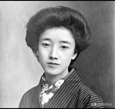 动漫让人细思极恐的结局，女生在别墅与男友约会