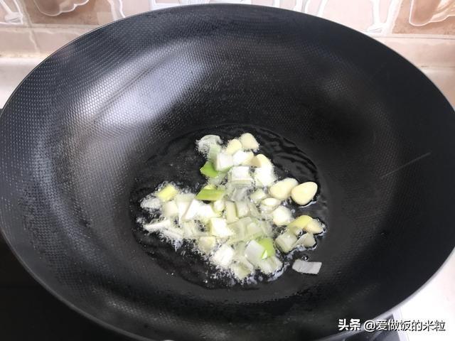 尖椒土豆片儿怎么炒的，家常的做法饭店的味道
