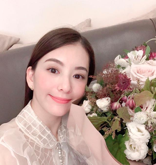 郭富城当爸爸微博晒娃，郭富城晒女儿小手拜年照