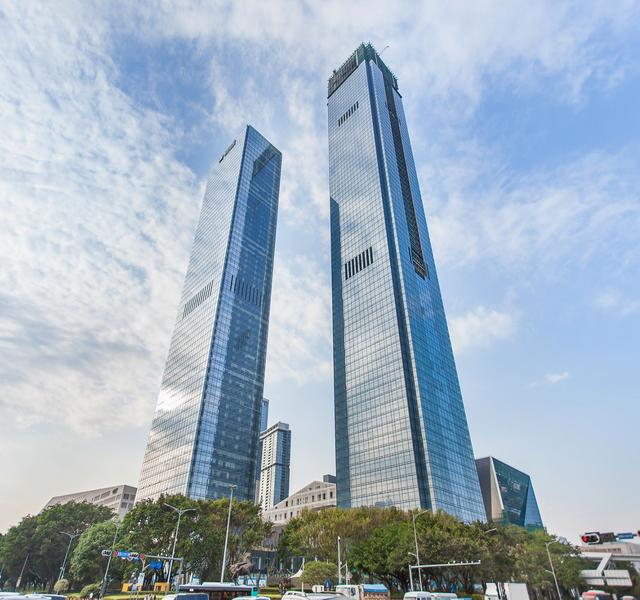 深业上城产业研发大厦t1位于深圳中央商务区的北部,该大型综合体由六