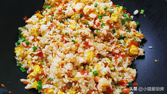 蛋炒饭的制作过程，如何制作超级美味的鸡蛋炒饭