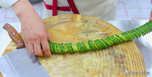 凉拌黄瓜的做法，凉拌黄瓜你得这样做（凉拌黄瓜的三种做法）
