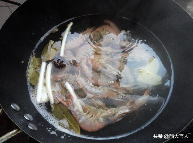 熟的冻虾要煮几分钟才好吃，不管煮鲜虾还是冻虾
