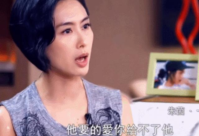 周星馳從她死後開始白頭，喜劇之王不婚背後，藏著一顆被刺痛的心 娛樂八卦吃瓜 第9张
