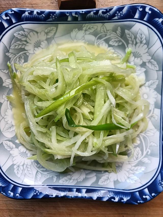 油泼菠菜面正宗做法陕西，懒人版陕西油泼面