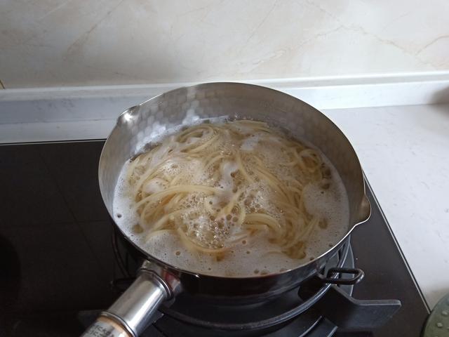 意面怎么做好吃，简单又好吃的意面你学会了吗（比西餐厅的还好吃）