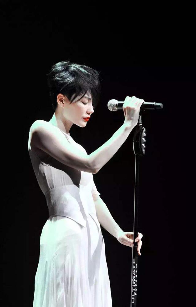 李亚鹏写给王菲的信，李亚鹏谈及王菲泪崩（李亚鹏对王菲说的话你注定是传说）