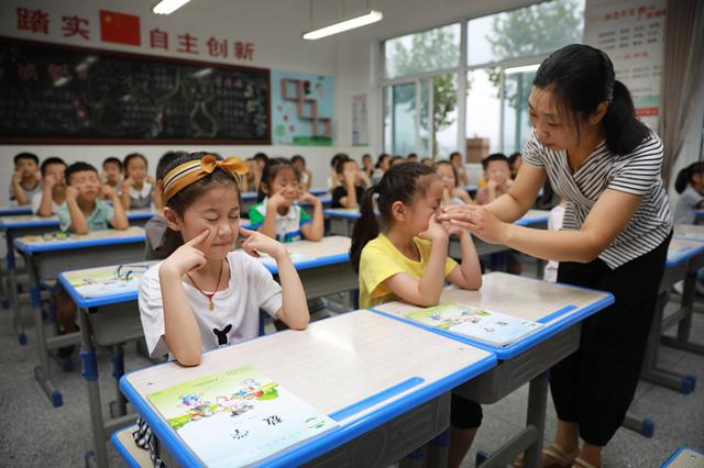 教师职称评定迎来大变动，中小学教师工资、职称将迎来新变化