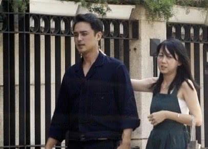 明道官宣結婚生子！和妻子王婷萱帶娃被拍，當新手奶爸也很幸福 娛樂八卦吃瓜 第8张