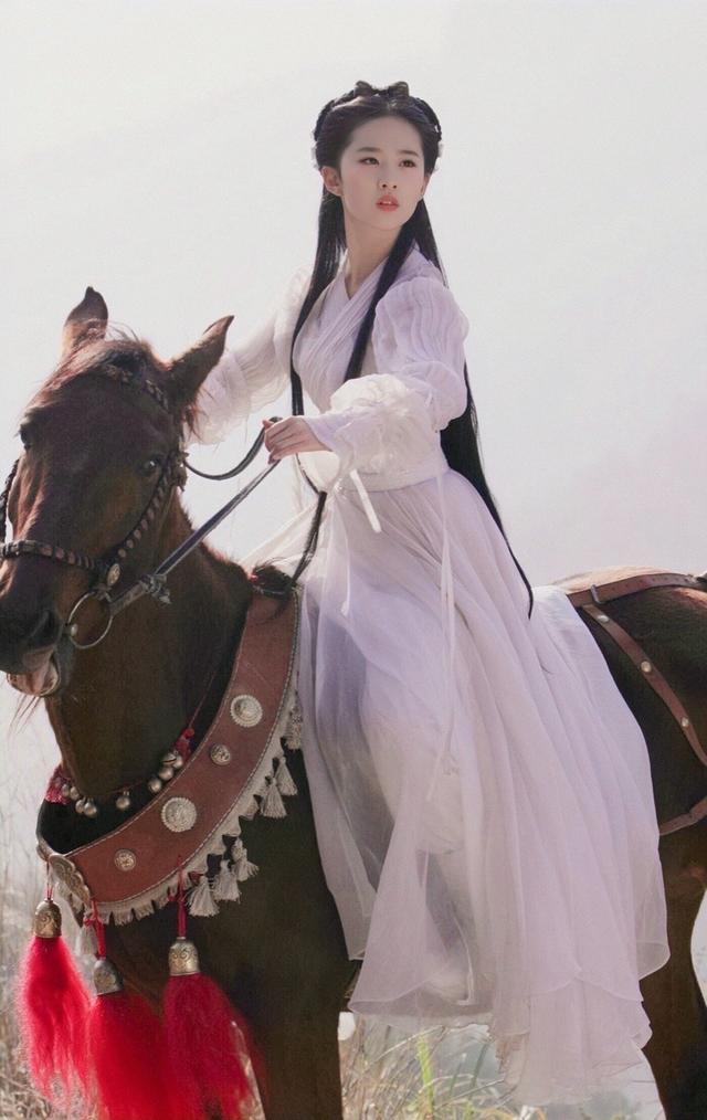 小龙女是谁演的，小龙女都有谁演过（金庸剧4位最美小龙女）