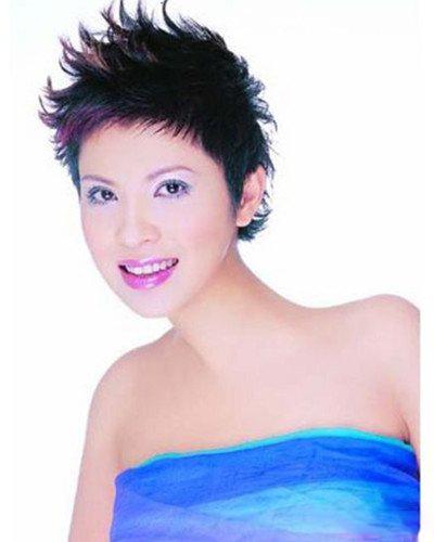 杭天琪在历届春晚演唱，曾9登春晚舞台的西北歌后杭天琪
