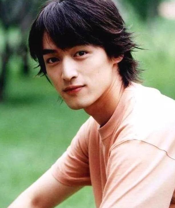 车祸改变胡歌的一生，她为救胡歌当场死亡