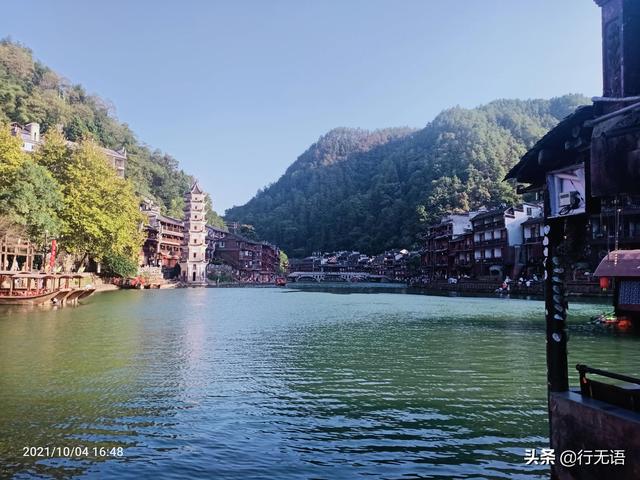 凤凰古城夜景图片，这辈子一定要去的凤凰古城（凤凰古城浪漫夜景醉游人）