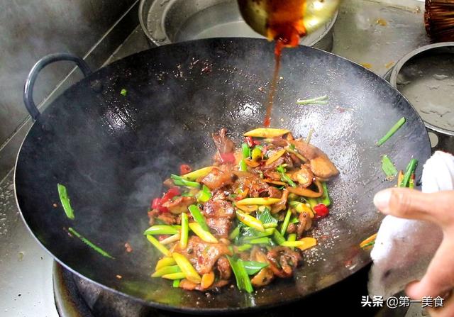 五花肉炒蒜苗正宗做法，蒜苗炒五花肉的家常做法