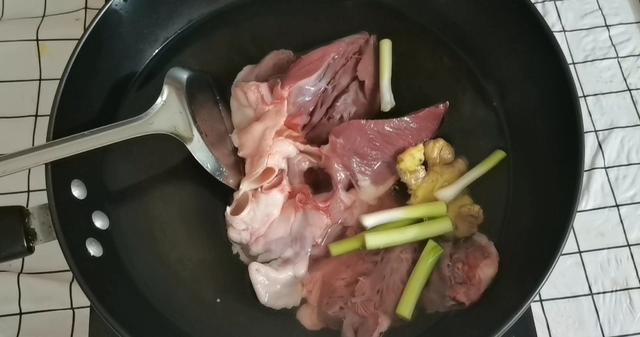 猪心怎么做才好吃的教学，原来猪心也可以做出这么好吃的家常菜