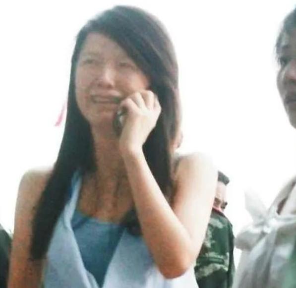 唐笑打武警事件真相，唐笑打武警事件结果如何（挺大肚子与富商老公依偎）