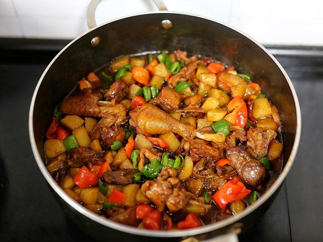 鸡红烧怎么做好吃，正宗红烧鸡的做法步骤