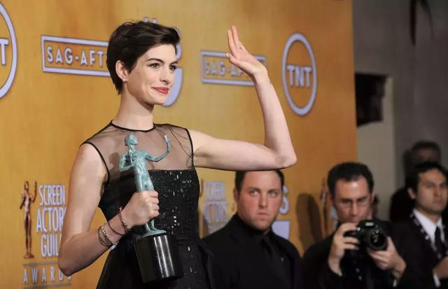 安妮海瑟薇老公，安妮海瑟薇为什么嫁给她的老公