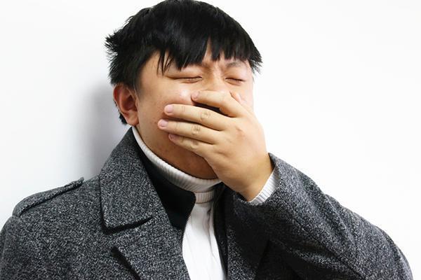 打哈欠是什么病的征兆，打哈欠是什么病的前兆（有些“哈欠连天”或是疾病预警信号）