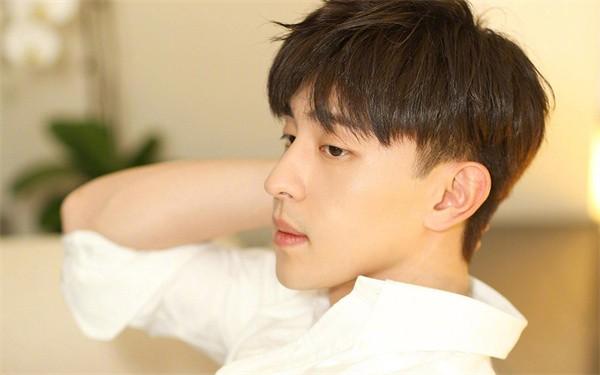 邓伦上过什么综艺，邓伦罕见地露面明显消瘦